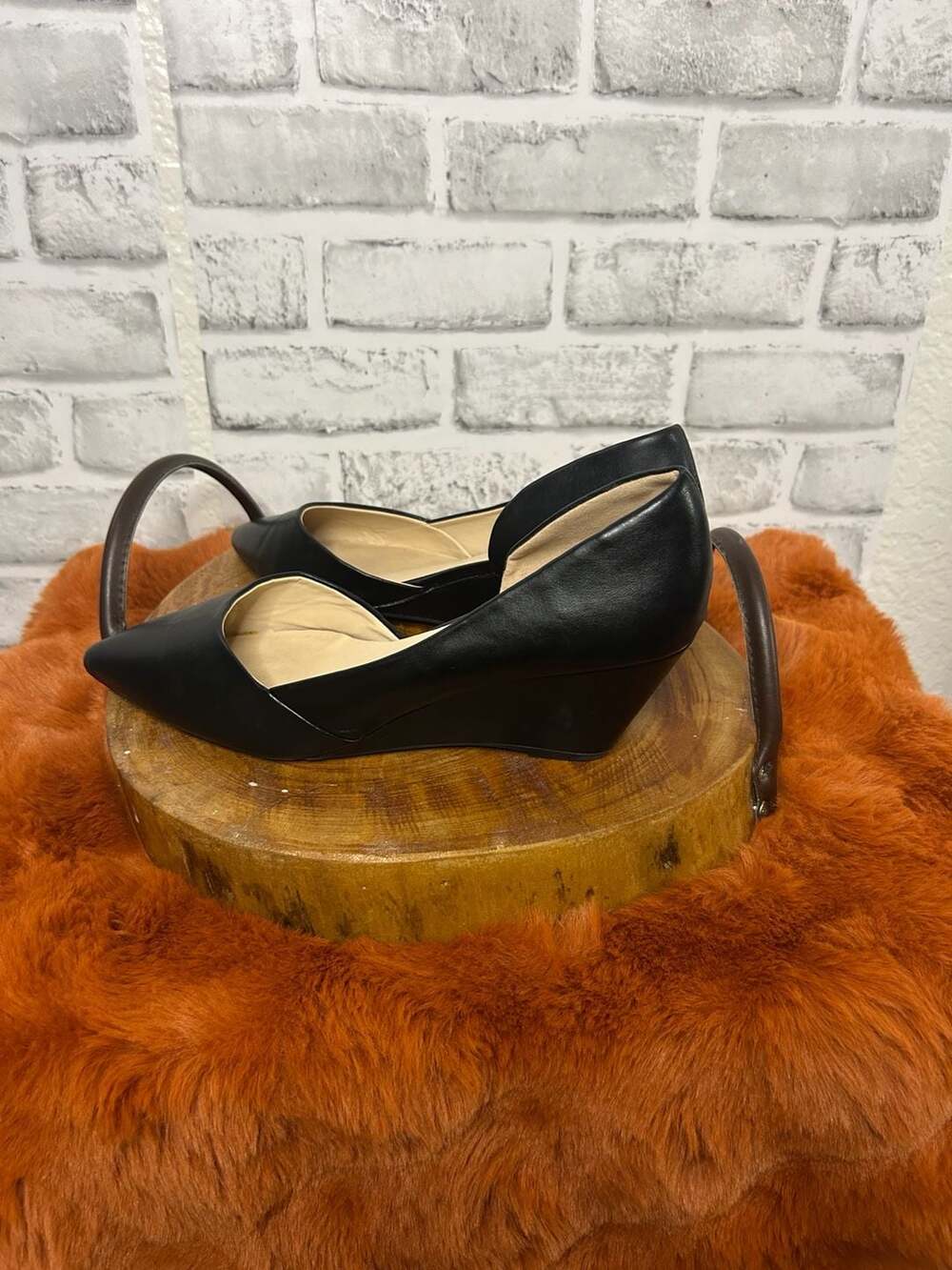 Reaction Kenneth Cole Eltinn Pointed Toe Wedge Pump - Picture 3 of 5